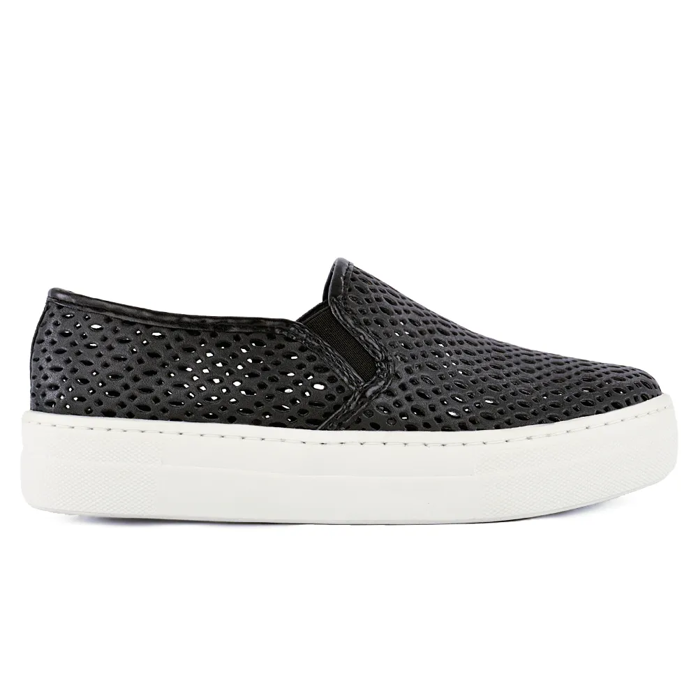 Tênis Slip On Woche Detalhe Perfuros - Preto