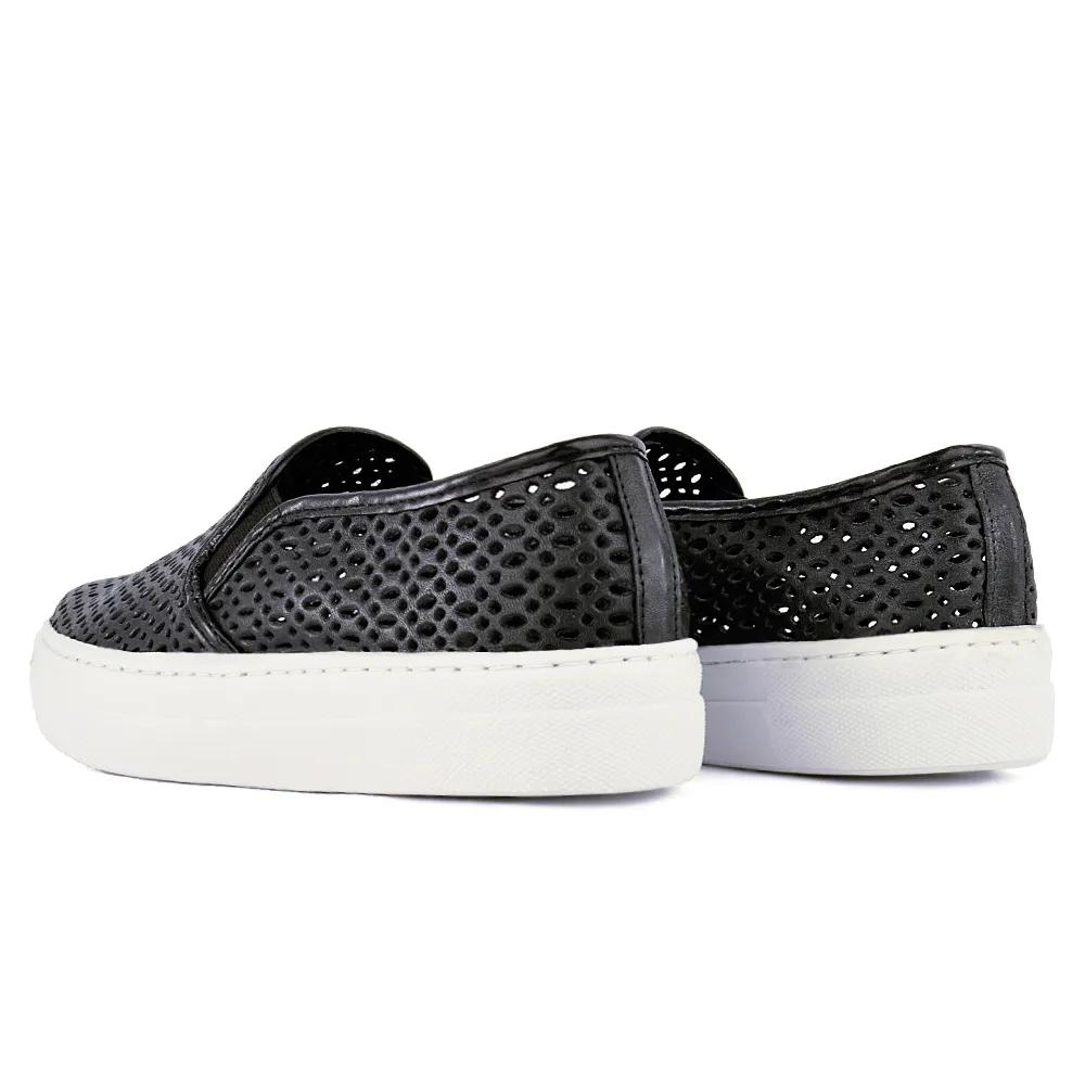 Tênis Slip On Woche Detalhe Perfuros - Preto - Imagem 2